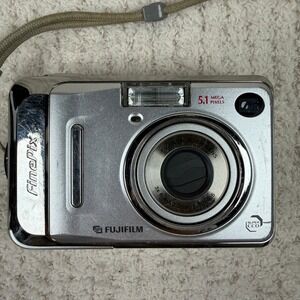 Fujifilm FinePix A500 Silver Digital Camera 5.1MP 3x Zoom AS IS Zoom Error READ